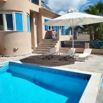 Вилла Tapia Hills *